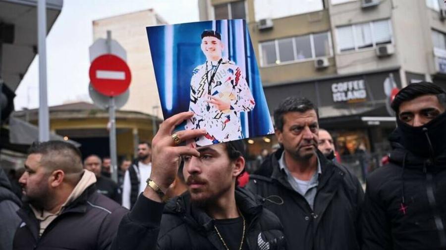 «Για 20 ευρώ εμείς δεν μπορούμε»: Συγκλονίζει η σύζυγος του 16χρονου Ρομά για τον θάνατο του συζύγου της