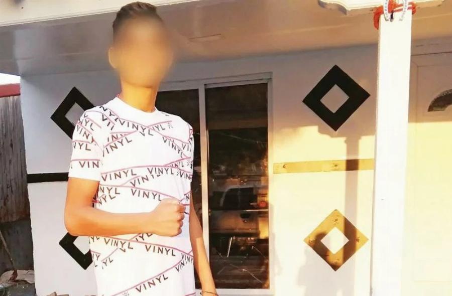 Δεν έχει φύγει ούτε λεπτό από το εικονοστάσι: Η σύζυγος του 16χρονου Ρομά κλαίει απαρηγόρητη – «Να γίνει ένα θαύμα, να γυρίσει κοντά μου»