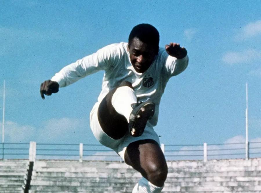 Πέθανε ο «βασιλιάς» Πελέ – Ανείπωτος θρήνος στο παγκόσμιο ποδόσφαιρο