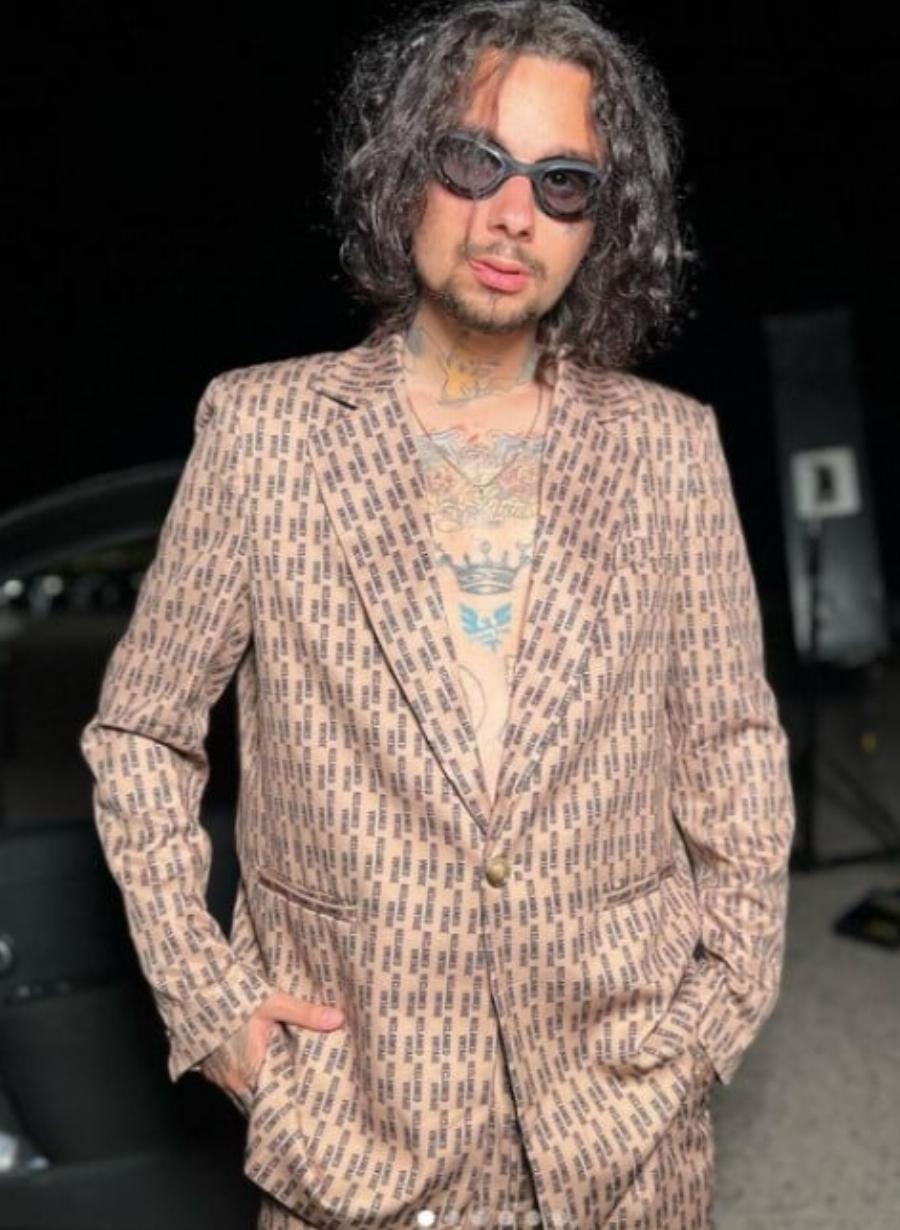 Αγνώριστος ο Sin Boy: Έβαψε και κούρεψε τα μαλλιά, έχασε κιλά και άλλαξε στιλ – Τι συμβαίνει 2 χρόνια μετά την εξαφάνισή του