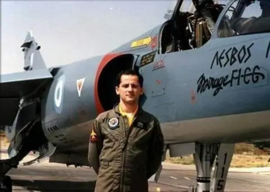 Νικόλαος Παρούσης: Ο ήρωας πιλότος που έδωσε τη ζωή του για να μην πέσει το Mιράζ 2000 πάνω σε σχολείο του Ωρωπού