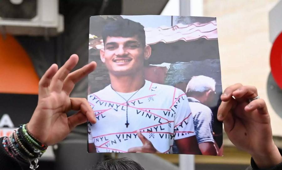 Μόλις 16 ετών, παντρεμένος με μικρό παιδί: Δικαιοσύνη ζητάει η γυναίκα του 16χρονου που πυροβολήθηκε από αστυνομικό