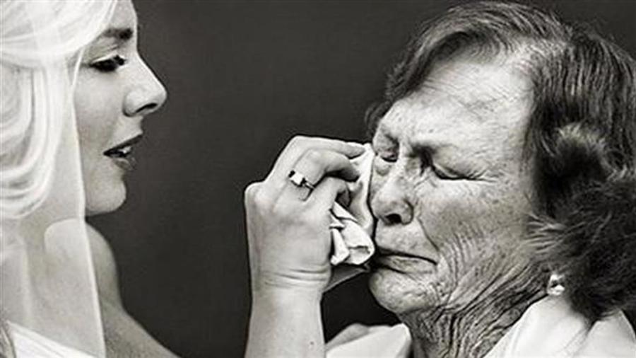 Η συμβουλή μιας μητέρας: «Κόρη μου, παντρέψου εκείνον που θα ξυπνάει μέσα στη νύχτα να ταΐσει το μωρό σας για να κοιμηθείς εσύ λίγο παραπάνω»