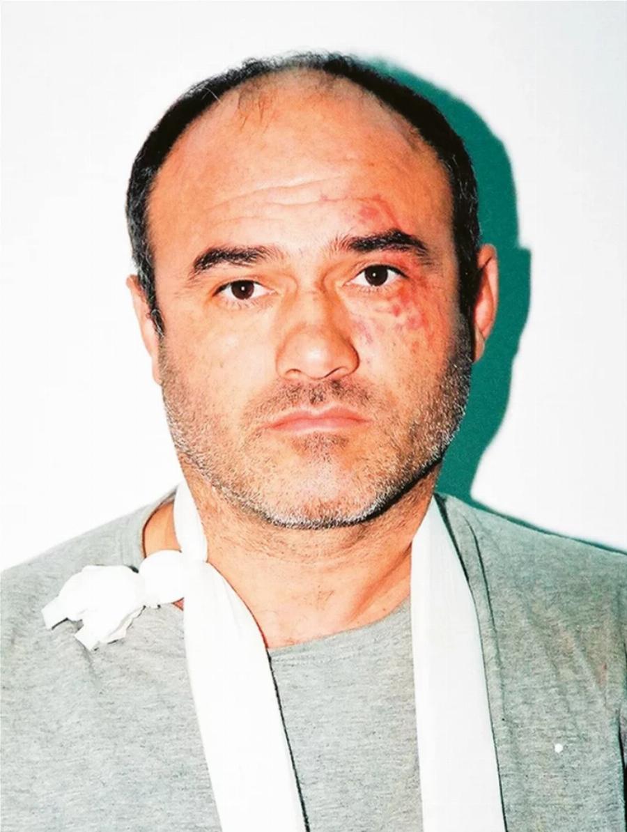 Επικυρηγμένος και άφαντος εδώ και 13 χρόνια: Οι συλλήψεις, αποδράσεις, ληστείες και απαγωγές του Βασίλη Παλαιοκώστα, μέσα από το βιβλίο του