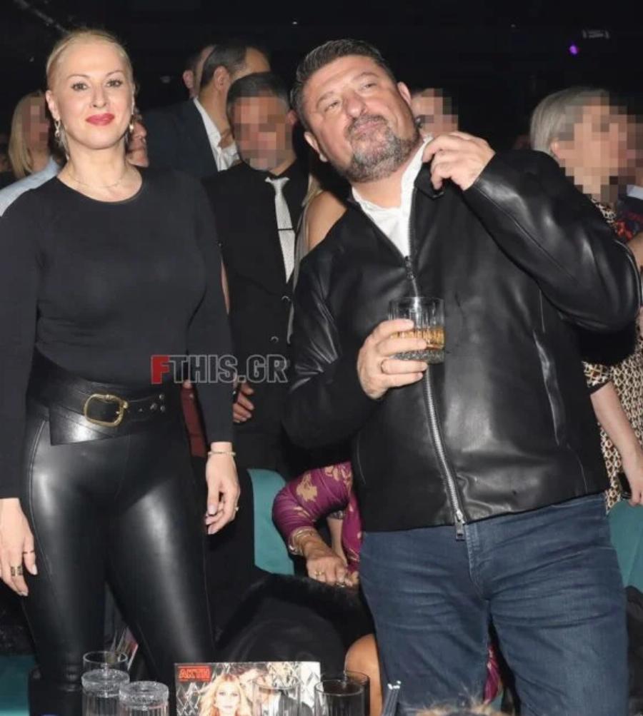 Έκλεψε την παράσταση από τη Θεοδωρίδου: Η λαμπερή εμφάνιση της συζύγου του Χαρδαλιά στα μπουζούκια που τη χάζευαν όλοι