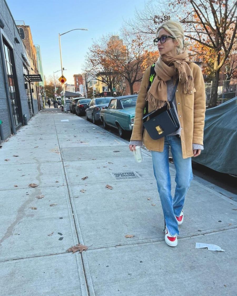 Χάος με την εμφάνιση της Σοφίας Καρβέλα: Η συλλογή της κόρης της Άννας Βίσση από τζιν που κερδίζει τις εντυπώσεις