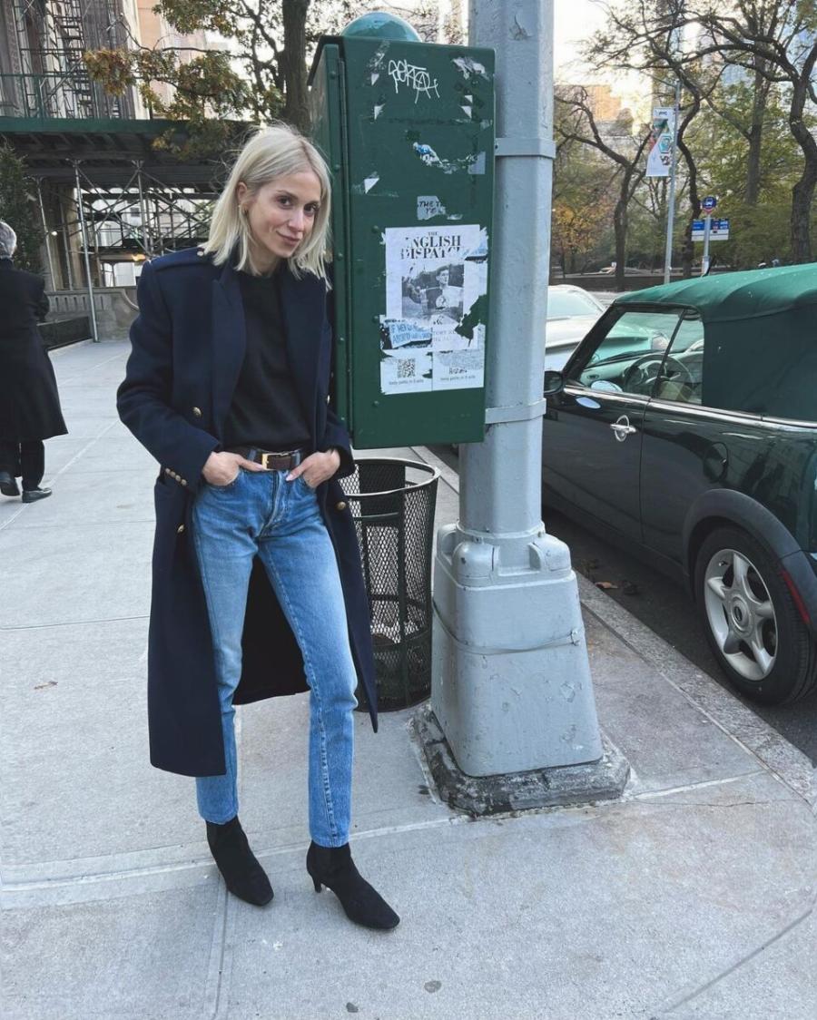 Χάος με την εμφάνιση της Σοφίας Καρβέλα: Η συλλογή της κόρης της Άννας Βίσση από τζιν που κερδίζει τις εντυπώσεις