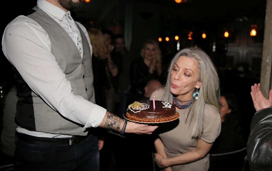 Με νέο επάγγελμα και άσπρα μαλλιά: Αγνώριστη η “Ζέτα” 22 χρόνια μετά από το 10 Λεπτά Κήρυγμα