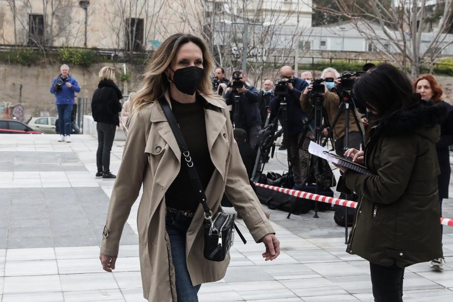 Εβελίνα Παπούλια κατά Πέτρου Φιλιππίδη: «Αναγνώρισα τη χυδαιότητα του, την εξουσιομανία του, και το ταλέντο του βέβαια»