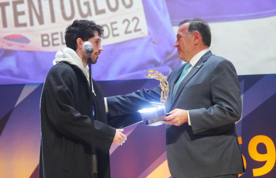 Όλη η Ελλάδα καμαρώνει: Ο Μίλτος Τεντόγλου κορυφαίος αθλητής της χρονιάς στα Βραβεία ΠΣΑΤ 2022