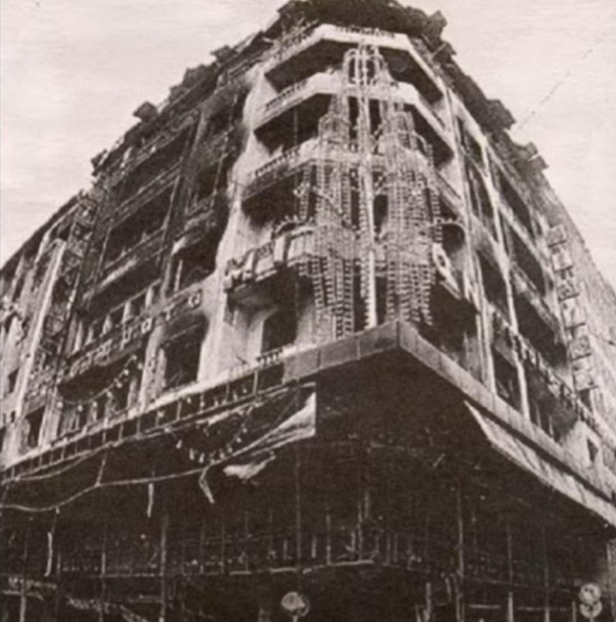 Ο σπανιότερος και σπουδαιότερος εργοδότης: Ο Γεωργακάς του «Μινιόν» στο Πολυτεχνείο μεταμφίεζε «κυνηγημένους» φοιτητές σε υπαλλήλους