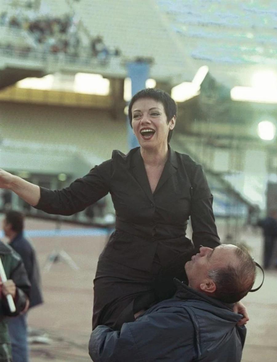 Θα ήταν περήφανη η Μαλβίνα Κάραλη: Αυτός είναι ο «άγνωστος» γιος της δημοσιογράφου, Μίνωας