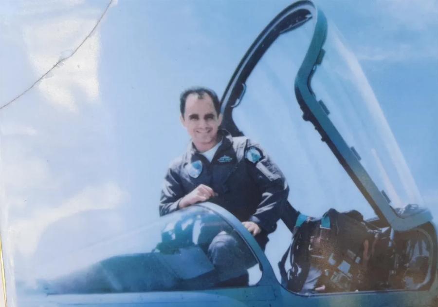 Νικόλαος Παρούσης: Ο ήρωας πιλότος που έδωσε τη ζωή του για να μην πέσει το Mιράζ 2000 πάνω σε σχολείο του Ωρωπού