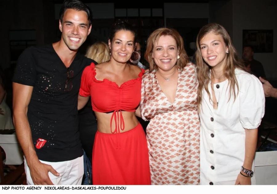 Μαζί με την «μαμά» της: Η Κλέλια Ανδριολάτου ανέβασε την πιο τρυφερή φώτο με την Μαριάννα Τουμασάτου