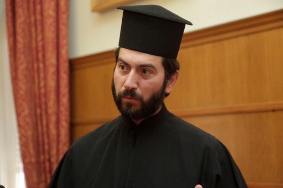Άστραψε και βρόντηξε ο δικηγόρος του π. Αντωνίου: «Το αβυσσαλέο μίσος της εκκλησίας κούμπωσε με τα εκλογικά θέλω της κυβέρνησης»