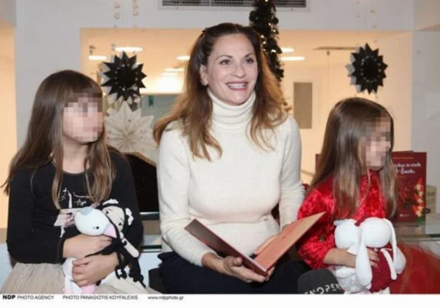 Ευτυχισμένη μαμά η Θεοφανία Παπαθωμά: Η σπάνια εμφάνιση μαζί με τις 2 κόρες της, Αγάπη και Αθηνά