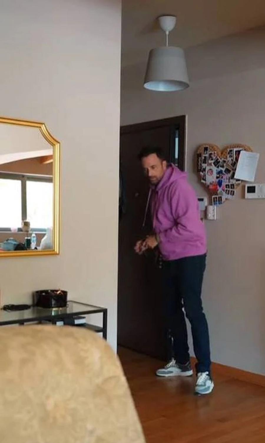 Τζάκι, τεράστια κουζίνα απίθανο σαλόνι: Σαν να βγήκε από περιοδικό η σπιταρόνα του Γιώργου Λιανού στην Αθήνα