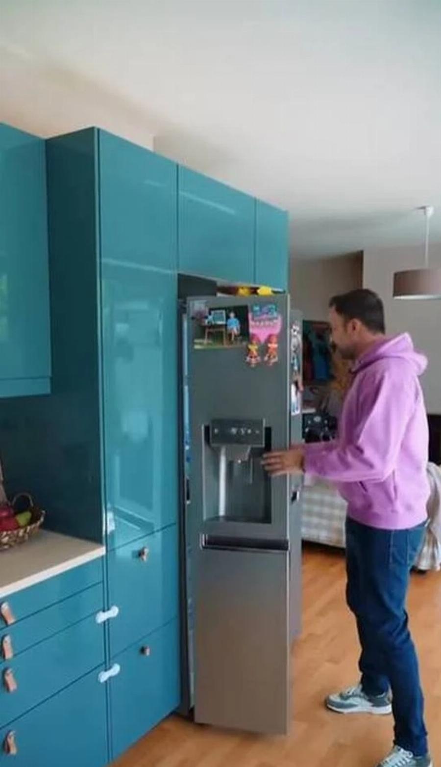 Τζάκι, τεράστια κουζίνα απίθανο σαλόνι: Σαν να βγήκε από περιοδικό η σπιταρόνα του Γιώργου Λιανού στην Αθήνα