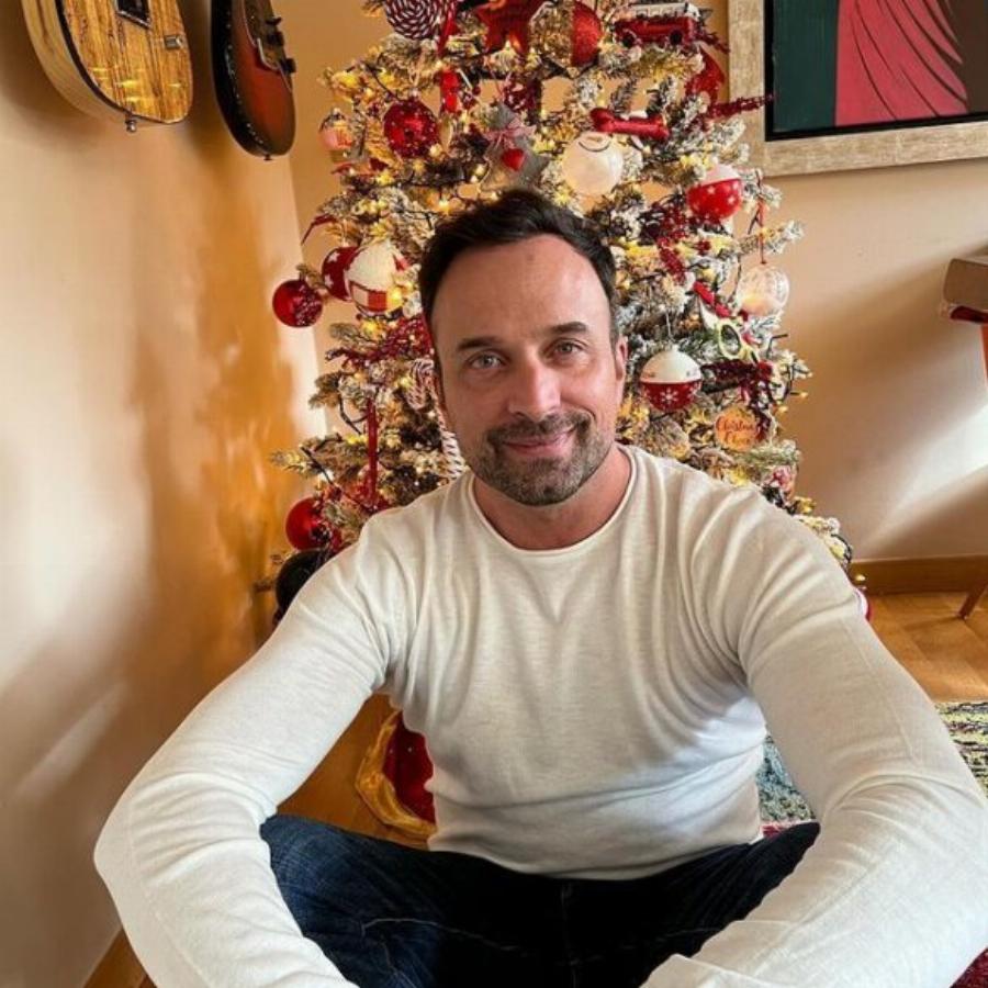 Τζάκι, τεράστια κουζίνα απίθανο σαλόνι: Σαν να βγήκε από περιοδικό η σπιταρόνα του Γιώργου Λιανού στην Αθήνα