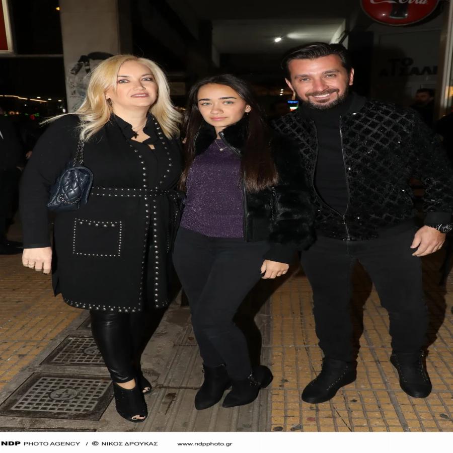 Γλυκύτατη με καταγάλανα μάτια: Η 16χρονη κόρη του Θάνου Πετρέλη, η Αγάπη είναι πανέμορφη και ίδια με τον πατέρα της