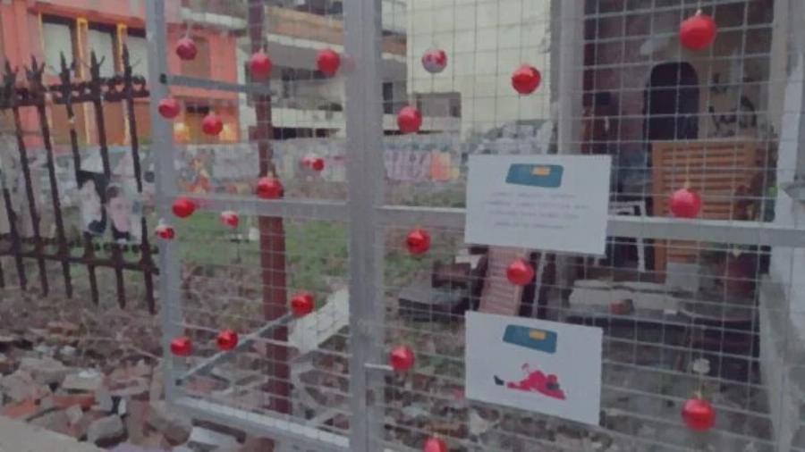 «Δεν σε ξεχνάμε ποτέ»: Συγκίνηση για τον τοίχο καλοσύνης στη Λάρισα, στο σημείο που πέθανε ο αδικοχαμένος φοιτητής