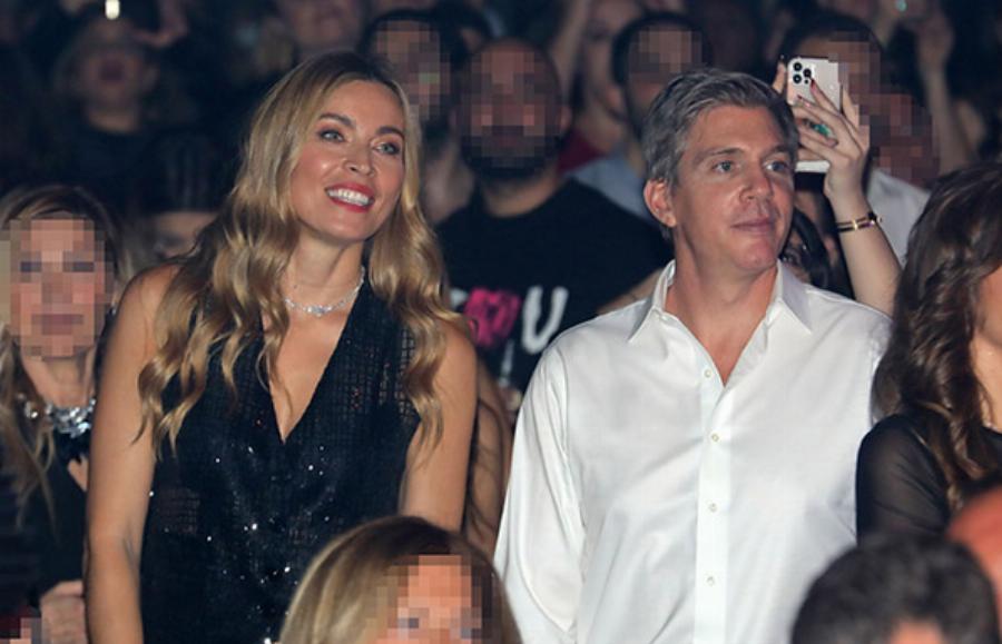 Όλα τα βλέμματα πάνω της: Η Μαριέττα Χρουσαλά πήγε στα μπουζούκια με τον σύζυγό της και δεν πέρασε απαρατήρητη