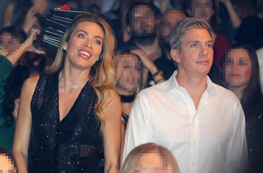 Όλα τα βλέμματα πάνω της: Η Μαριέττα Χρουσαλά πήγε στα μπουζούκια με τον σύζυγό της και δεν πέρασε απαρατήρητη