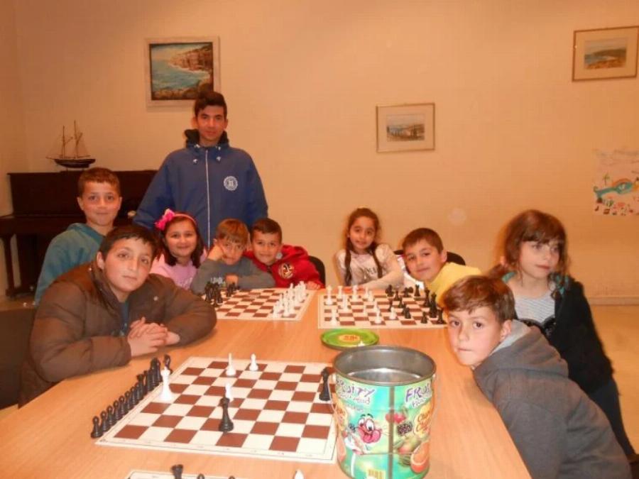 Καμάρι ολόκληρης της Ελλάδας: Ο Ευαγγελινός Μιχελής είναι το παιδί με τα 7 αδέλφια που τα κατάφερε κόντρα σε όλα και μπήκε πρώτος στην Ιατρική