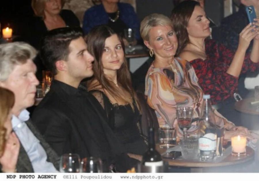 Τράβηξε όλα τα βλέμματα πάνω της: Η Νατάσα Παζαΐτη, μαγνήτισε τα βλέμματα σε βραδινή της έξοδο