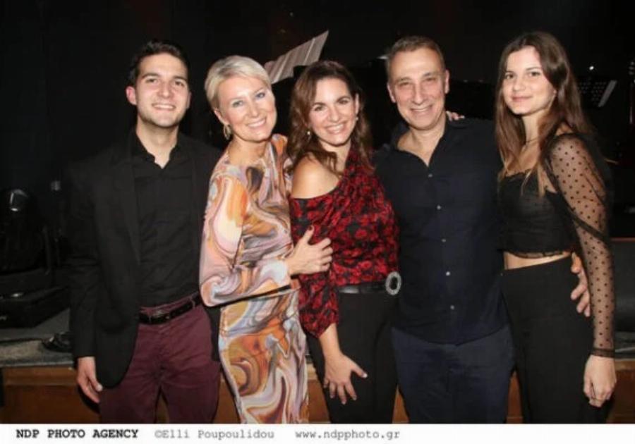 Τράβηξε όλα τα βλέμματα πάνω της: Η Νατάσα Παζαΐτη, μαγνήτισε τα βλέμματα σε βραδινή της έξοδο