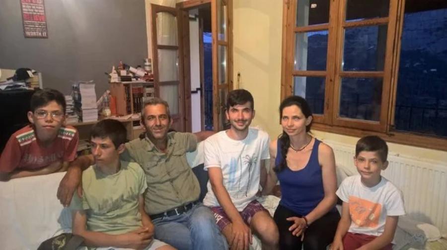 Καμάρι ολόκληρης της Ελλάδας: Ο Ευαγγελινός Μιχελής είναι το παιδί με τα 7 αδέλφια που τα κατάφερε κόντρα σε όλα και μπήκε πρώτος στην Ιατρική