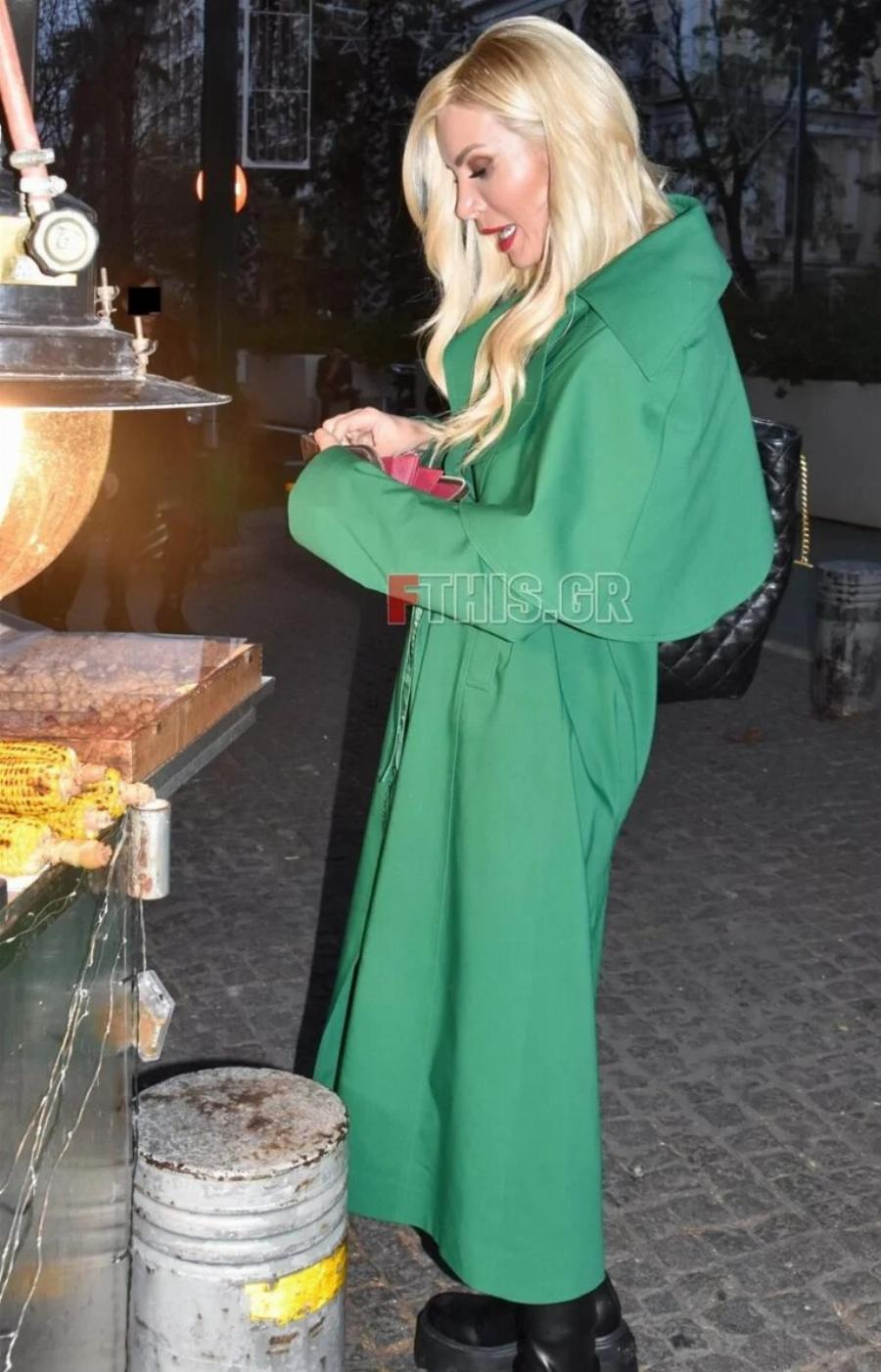 Την κοιτούσαν όλοι: Η Κατερίνα Καινούργιου άφησε τους πάντες άναυδους όταν βρέθηκε στο κέντρο της Αθήνας για να αγοράσει… κάστανα