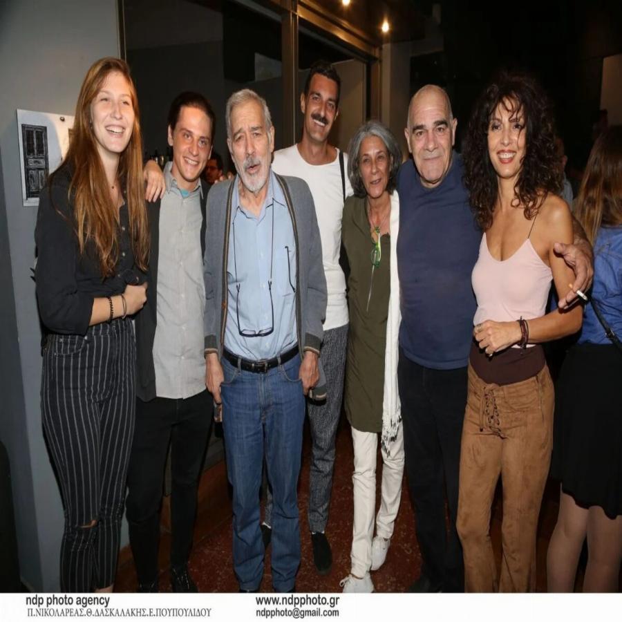 Μοναδική και σπάνια η εμφάνιση του γιου του Γιάννη Μποσταντζόγλου: 43 ετών, αεροπόρος και κούκλος