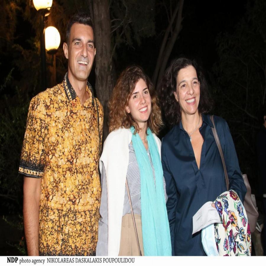 Μοναδική και σπάνια η εμφάνιση του γιου του Γιάννη Μποσταντζόγλου: 43 ετών, αεροπόρος και κούκλος