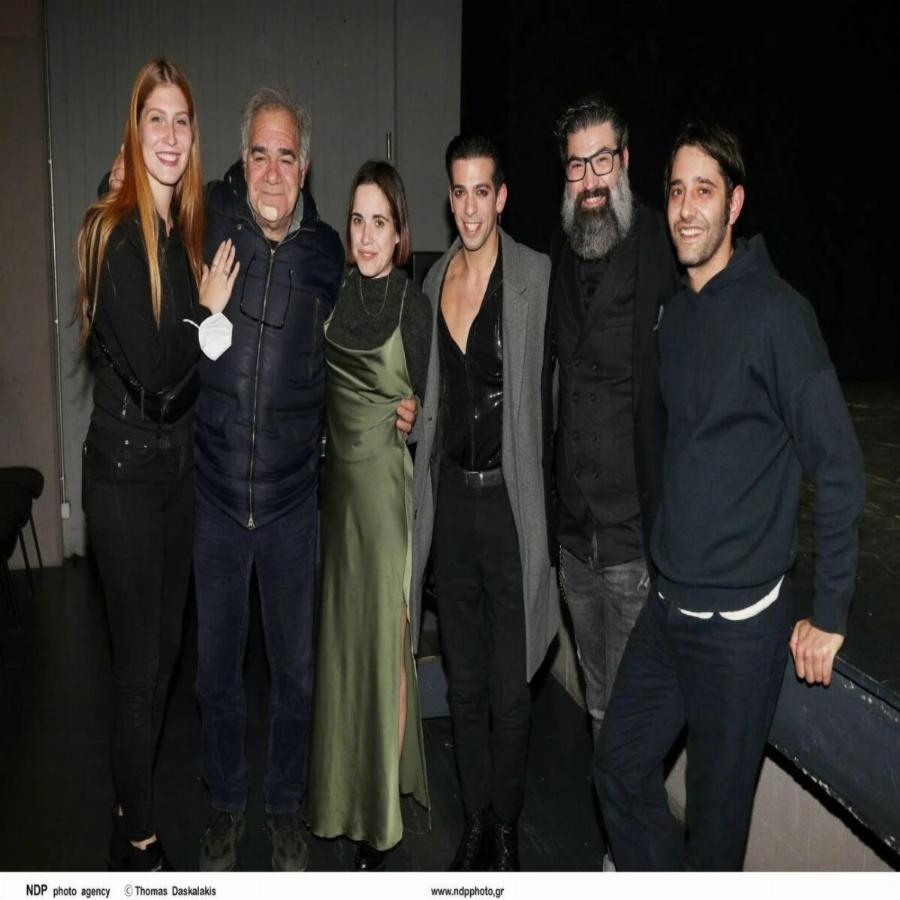 Μοναδική και σπάνια η εμφάνιση του γιου του Γιάννη Μποσταντζόγλου: 43 ετών, αεροπόρος και κούκλος