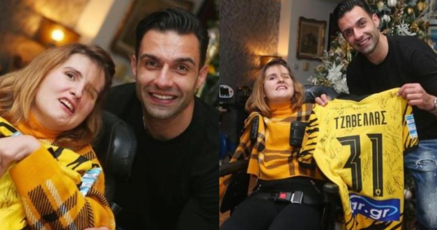 Η όμορφη πρωτοβουλία της ΑΕΚ: Ο Γιώργος Τζαβέλλας επισκέφθηκε τη Μυρτώ στο σπίτι της και της παρέδωσε φανέλα με τις υπογραφές όλων των παικτών