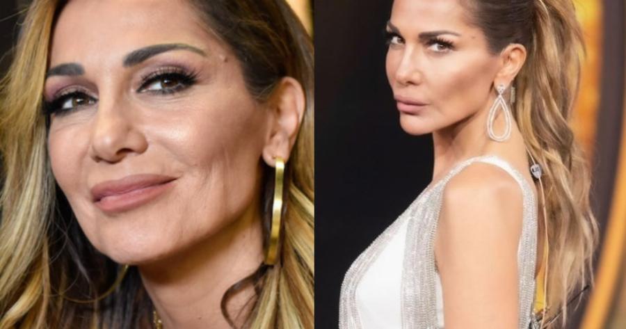 Στο πνεύμα των γιορτών η Δέσποινα Βανδή: Λαμπερή γεμάτη στρας και γκλίτερ ποζάρει μπροστά στον καθρέπτη της