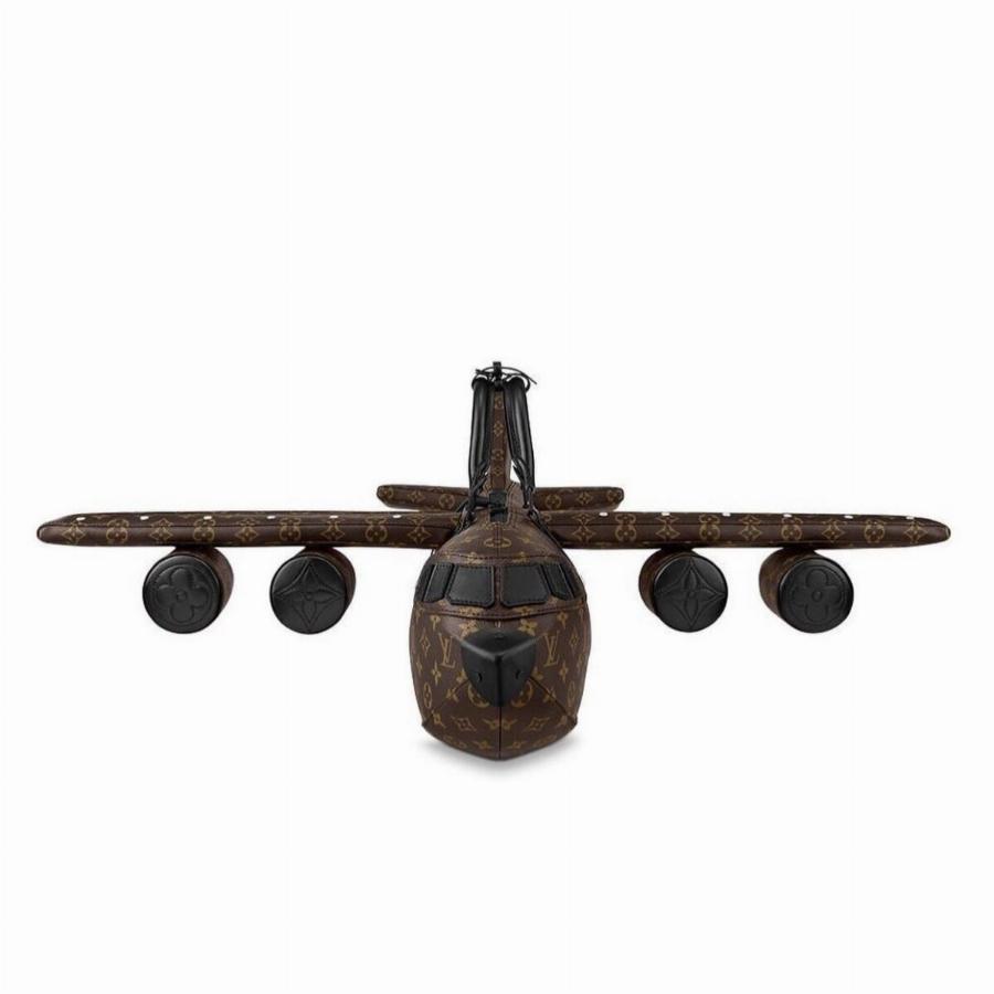 Το τερμάτισε η Louis Vuitton: Η νέα τσάντα-αεροπλάνο κοστίζει περισσότερο και από το να αγόραζες ένα πραγματικό