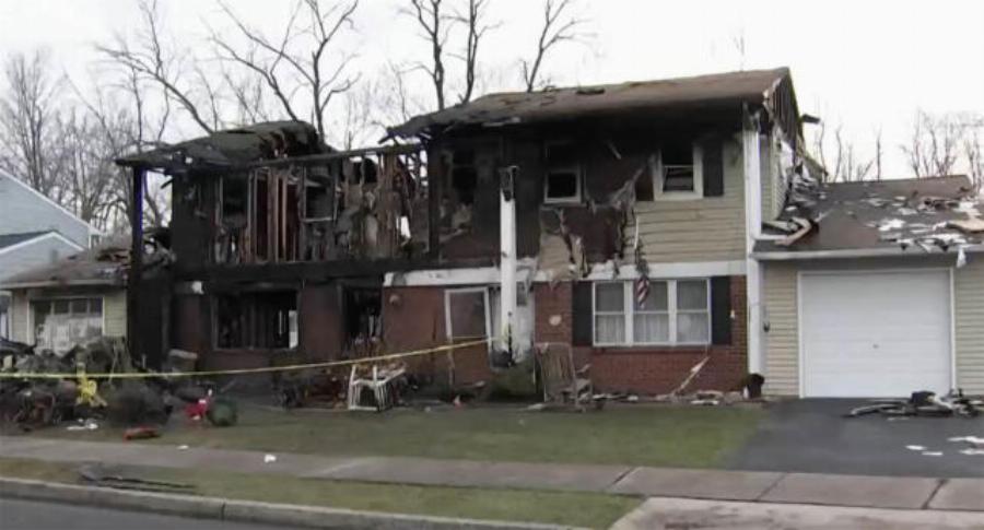 Ασύλληπτη τραγωδία: Πατέρας και δύο γιοι έχασαν τη ζωή τους ανήμερα Χριστουγέννων από το χριστουγεννιάτικο δέντρο
