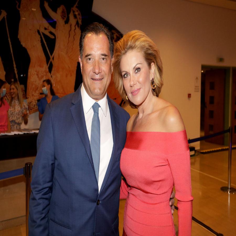 Επιτυχημένος σκηνοθέτης και ίδιος με τη μητέρα του: Αυτός είναι ο 26χρονος γιος της Ευγενίας Μανωλίδου, Αλέξανδρος και είναι σαν μοντέλο