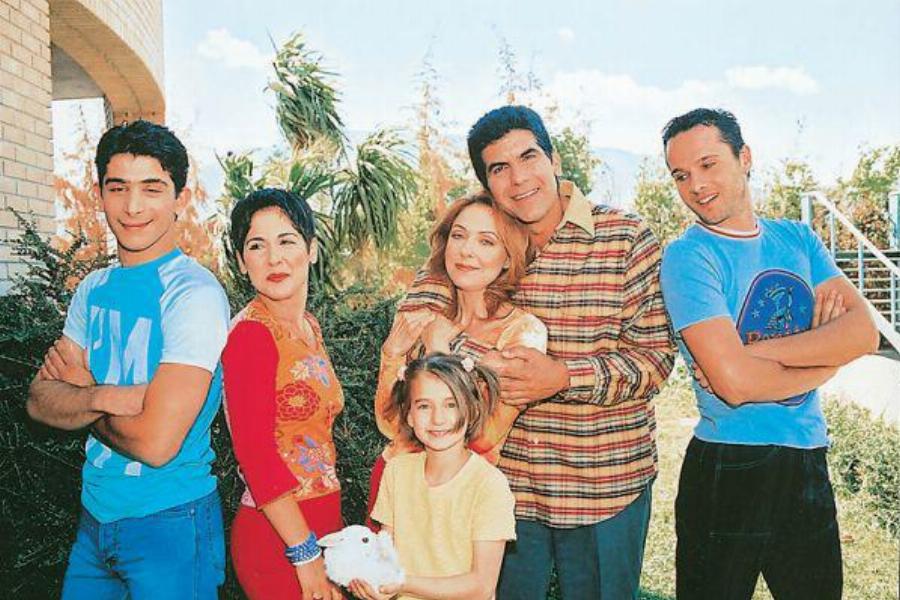 Γιατί κόπηκε το «Άκρως Οικογενειακόν» – 19 χρόνια μετά ο Γιάννης Μπέζος τους λόγους που τελείωσε το «Άκρως Οικογενειακόν»