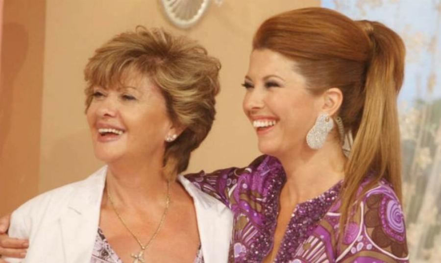 Μητέρα και κόρη σαν δύο σταγόνες νερό: Η διάσημη μητέρα της Σοφίας Αλιμπέρτη και η σπάνια συνέντευξη