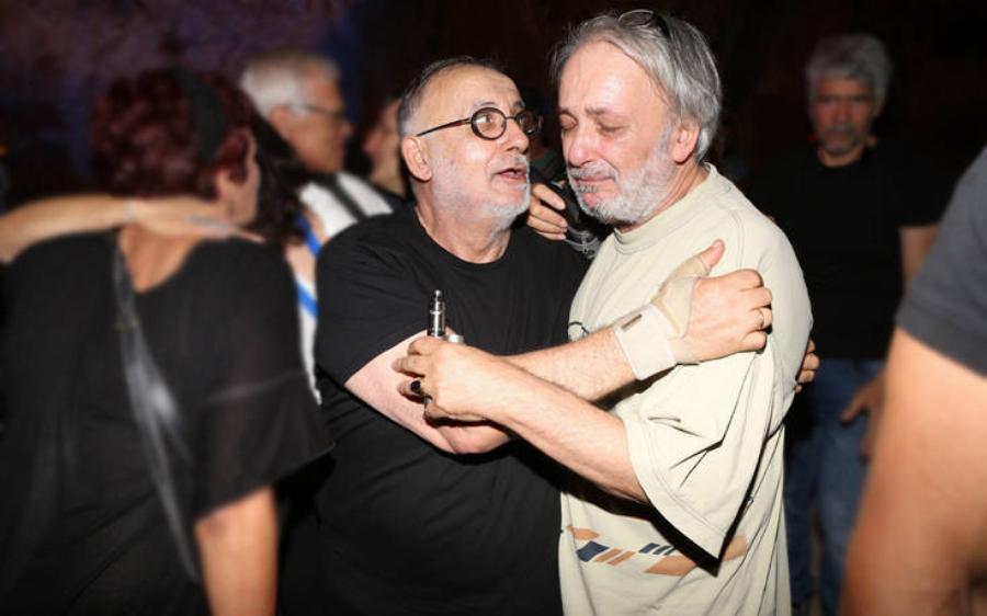 «Τον σηκώναμε να τον πάμε τουαλέτα»: «Τσακίζει κόκαλα» ο Αντρέας Μικρούτσικος μιλώντας για τις τελευταίες ημέρες του Θάνου