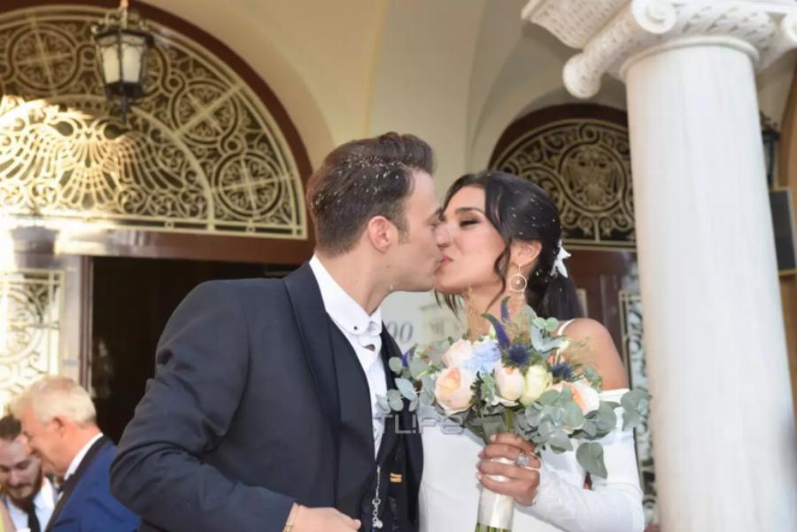 Παραμυθένια νυφικά και χλιδάτες δεξιώσεις: Οι 25 γάμοι διάσημων Ελλήνων που έγιναν πρωτοσέλιδα το 2022