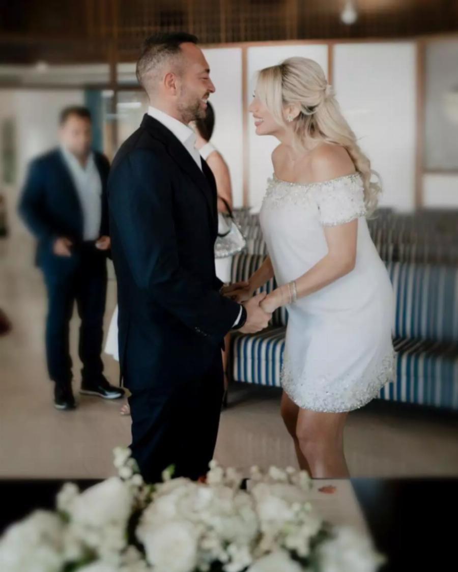 Παραμυθένια νυφικά και χλιδάτες δεξιώσεις: Οι 25 γάμοι διάσημων Ελλήνων που έγιναν πρωτοσέλιδα το 2022