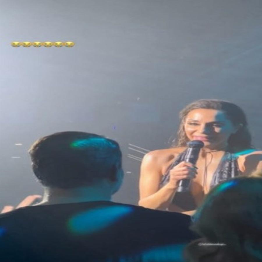 Δεν μπορεί να κρύψει τον έρωτα της η Δέσποινα Βανδή: Αφιέρωσε τραγούδι στον Μπισμπίκη, τον άρπαξε και τον φίλησε