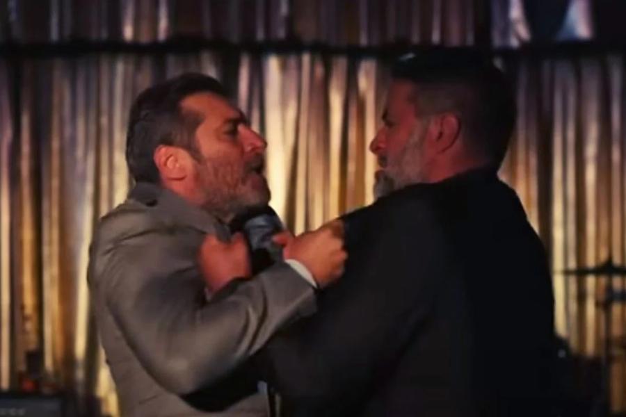 «Ράγισαν» τα πατώματα: Ο Βασίλης Μπισμπίκης σηκώθηκε με τις φόρμες και χόρεψε βαρύ ζείμπέκικο