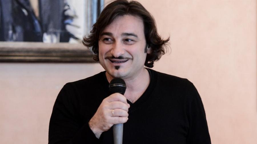 Ο Βασίλης Χαραλαμπόπουλος για την σύζυγο του: «Τον άνθρωπο της ζωής σου δε θα στον συστήσει ο έρωτας, θα στον συστήσει ο χρόνος»