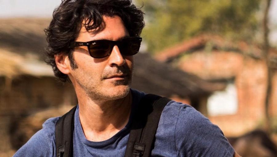 «Μεγαλώνω και αυτό, ευτυχώς, μου αρέσει»: Ο Χριστόφορος Παπακαλιάτης έχει γενέθλια, κλείνει τα 47 και το απολαμβάνει