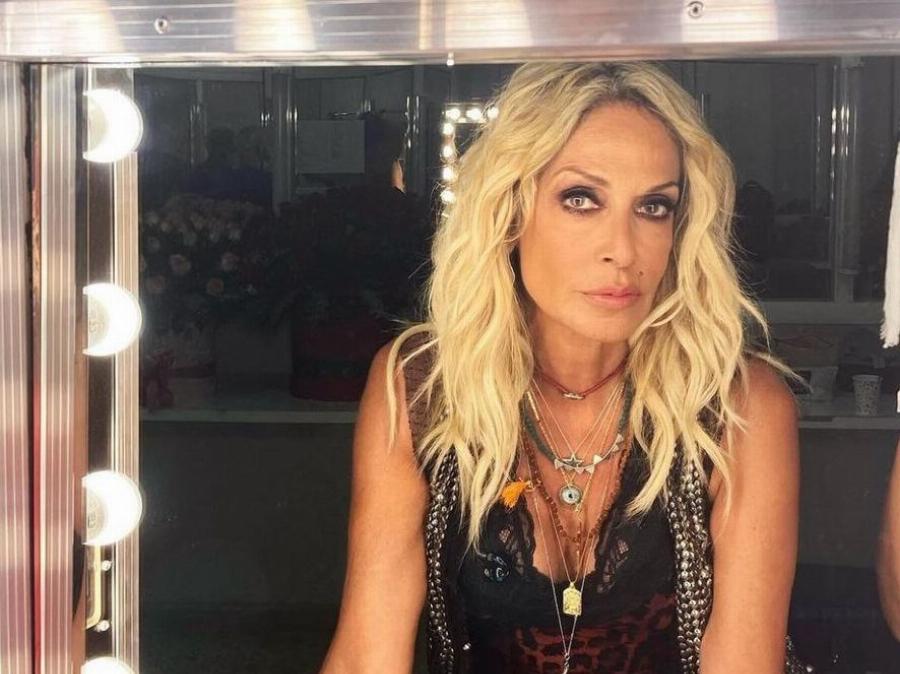 «Εε κοιμήσου κοιμήσου»: Η Άννα Βίσση μιλάει στον Καρβέλα και αυτός κοιμάται, το βίντεο που κάνει τον γύρο του διαδικτύου